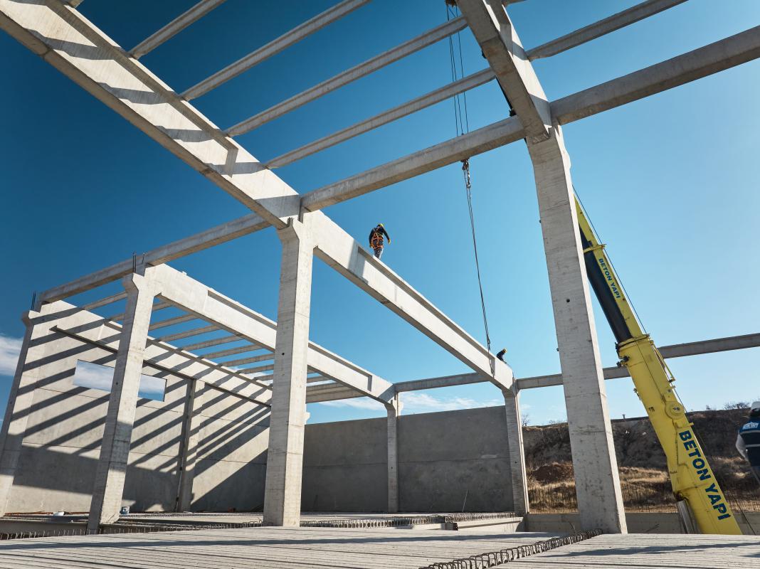 Panel Duvarlı Prefabrik Yapıların Üretim Süreci Nasıl İşler?