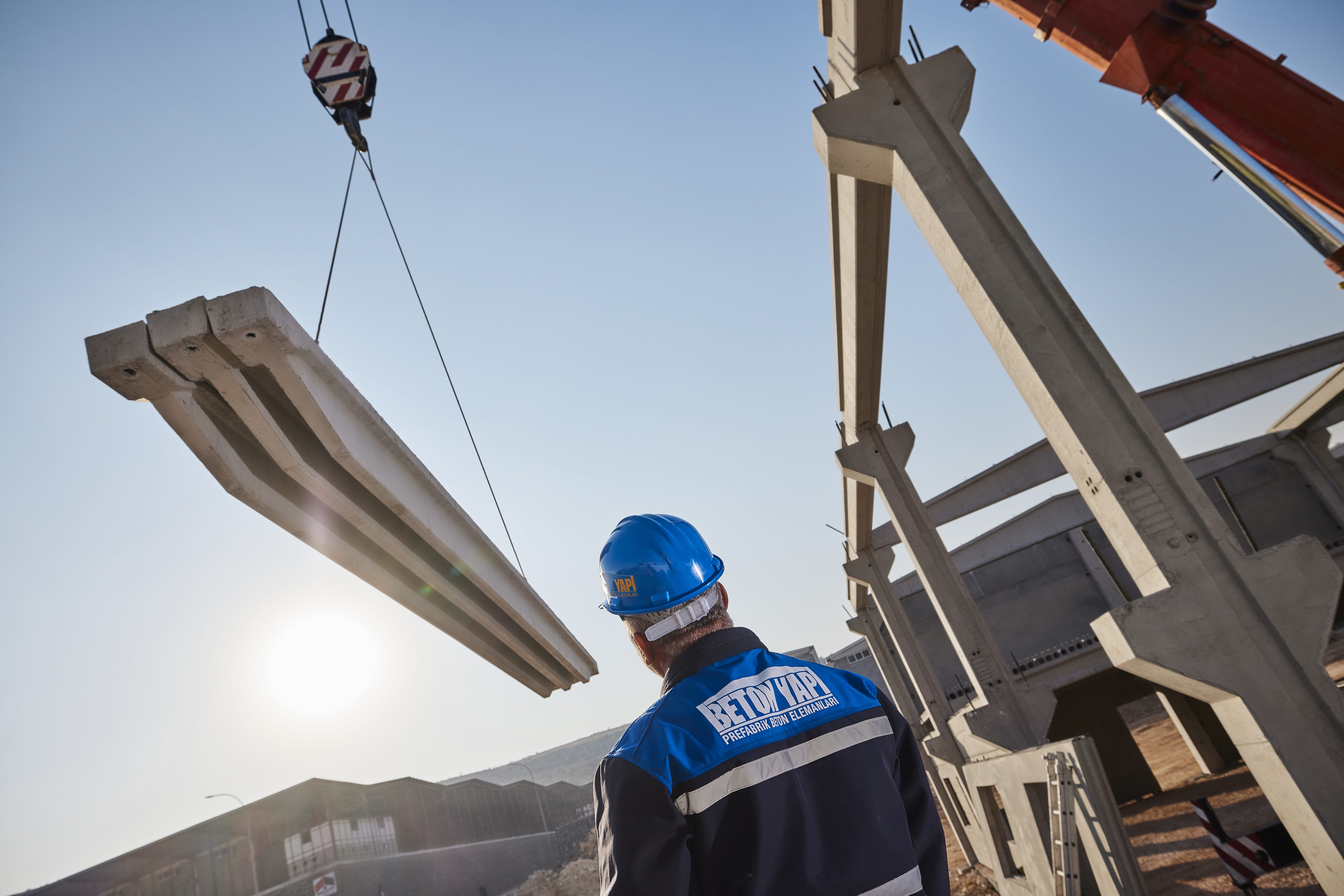 Tek Eğimli Çatılı Prefabrik Depolarda Verimli Hava Akışı Nasıl Sağlanır?