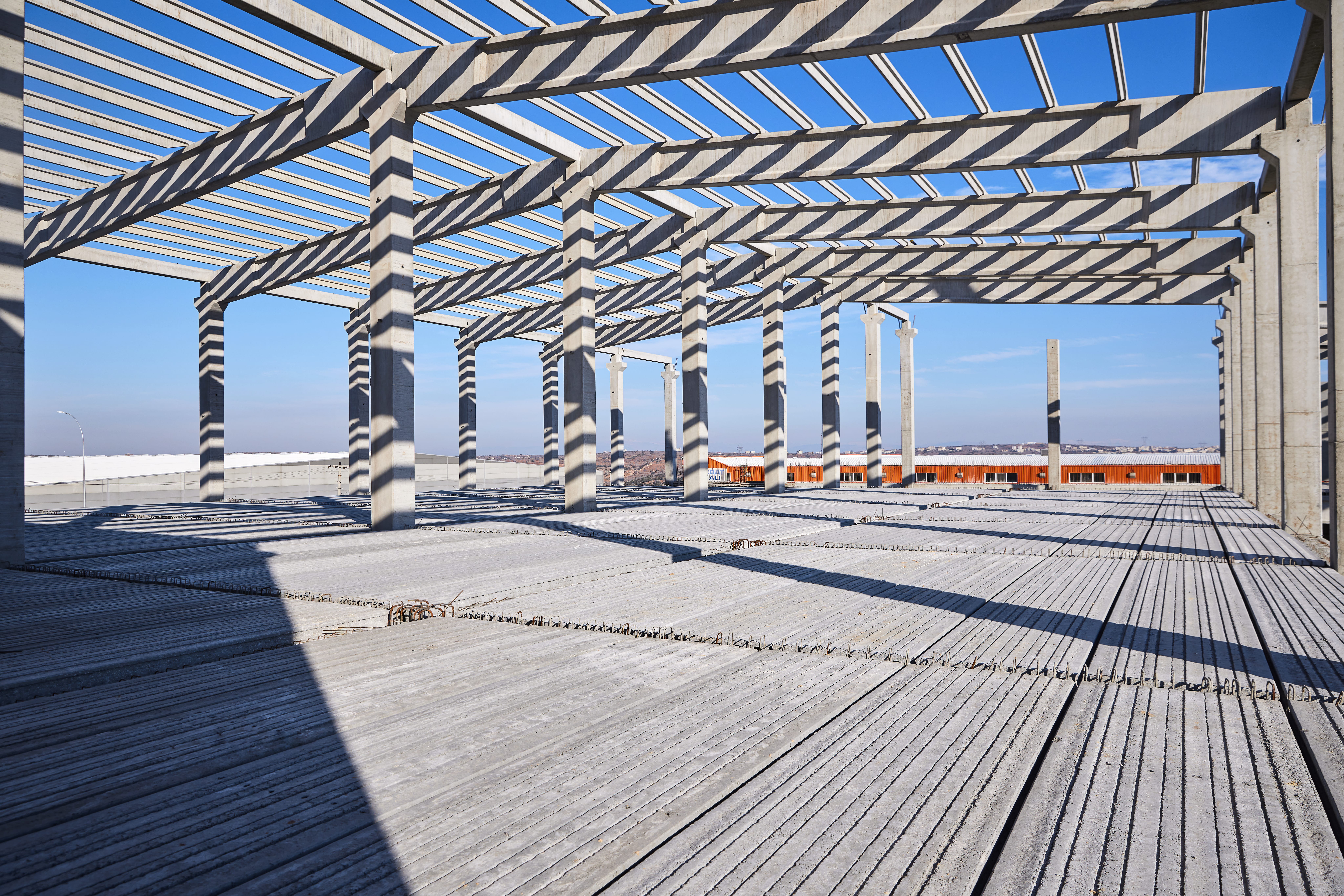 Tek Eğimli Çatılı Prefabrik Yapılarda Su Yalıtımı Ve Isı Performansı