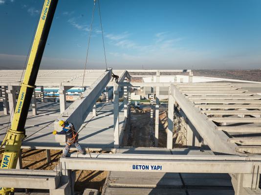Fabrika İnşaatı Sürecinde Prefabrik Beton Sistemler Ne Kazandırır?