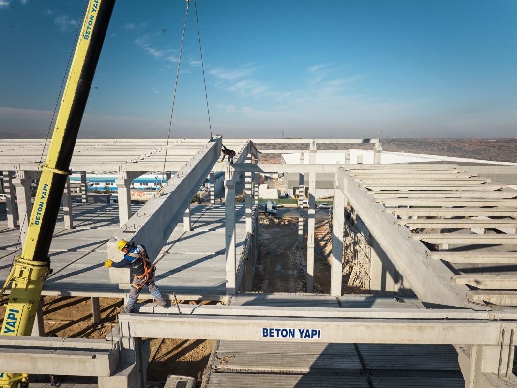 Fabrika İnşaatı Sürecinde Prefabrik Beton Sistemler Ne Kazandırır?
